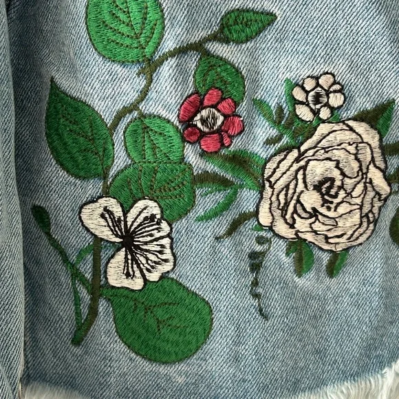 H&M x Coachella Embroidered Raw Hem Denim Jacket Size 6 - Picture 10 of 12